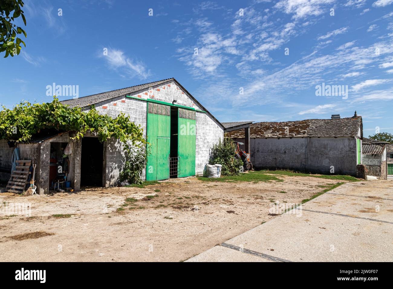 Boveda de Mera, Espagne. Petites maisons galiciennes traditionnelles sur ce village en Galice Banque D'Images