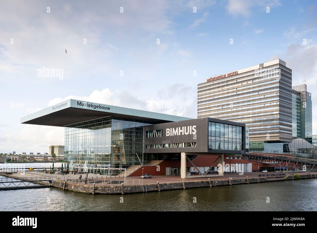 Vue générale de l'extérieur du terminal de croisière d'Amsterdam, pays-Bas. Banque D'Images