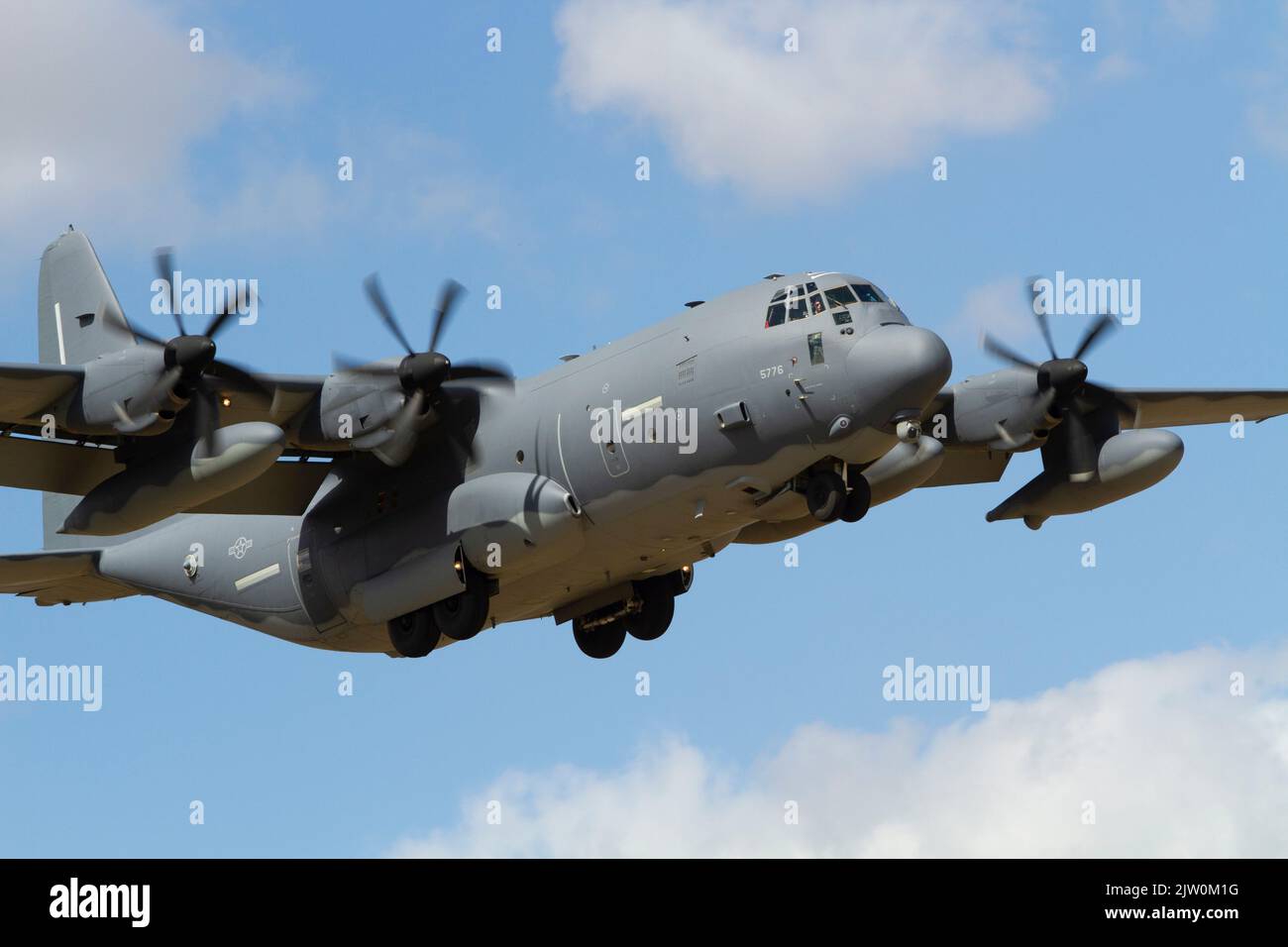 Lockheed Martin MC-130J Commando II (L-382) reg 13-5776 débarquement le R10 8th août 2022, RAF Mildenhall au Royaume-Uni Banque D'Images