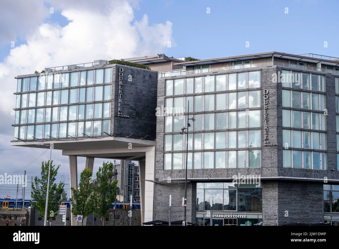 Vue générale sur l'hôtel Doubletree by Hilton d'Amsterdam, Hollande. Banque D'Images