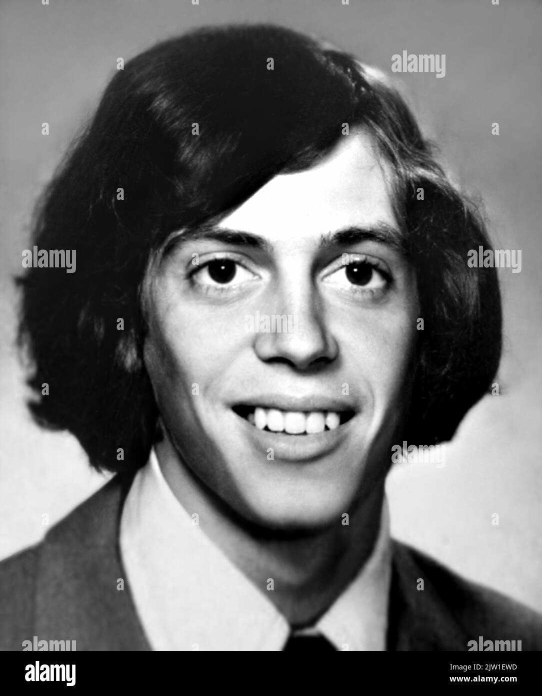 1974 , New York , Etats-Unis : l'acteur et réalisateur américain STEVE BUSCEMI ( né le 13 décembre 1957 ), 17 ans, photo de l'Annuaire du lycée . Photographe inconnu .- HISTOIRE - FOTO STORICHE - ATTORE - FILM - CINÉMA - personalità da giovane giovani - personnalités quand était jeune - regista - PORTRAIT - RITRATTO - ADOLESCENT - ADOLESCENZA - ADOLESCENT - SOURIRE - sorriso --- ARCHIVIO GBB Banque D'Images