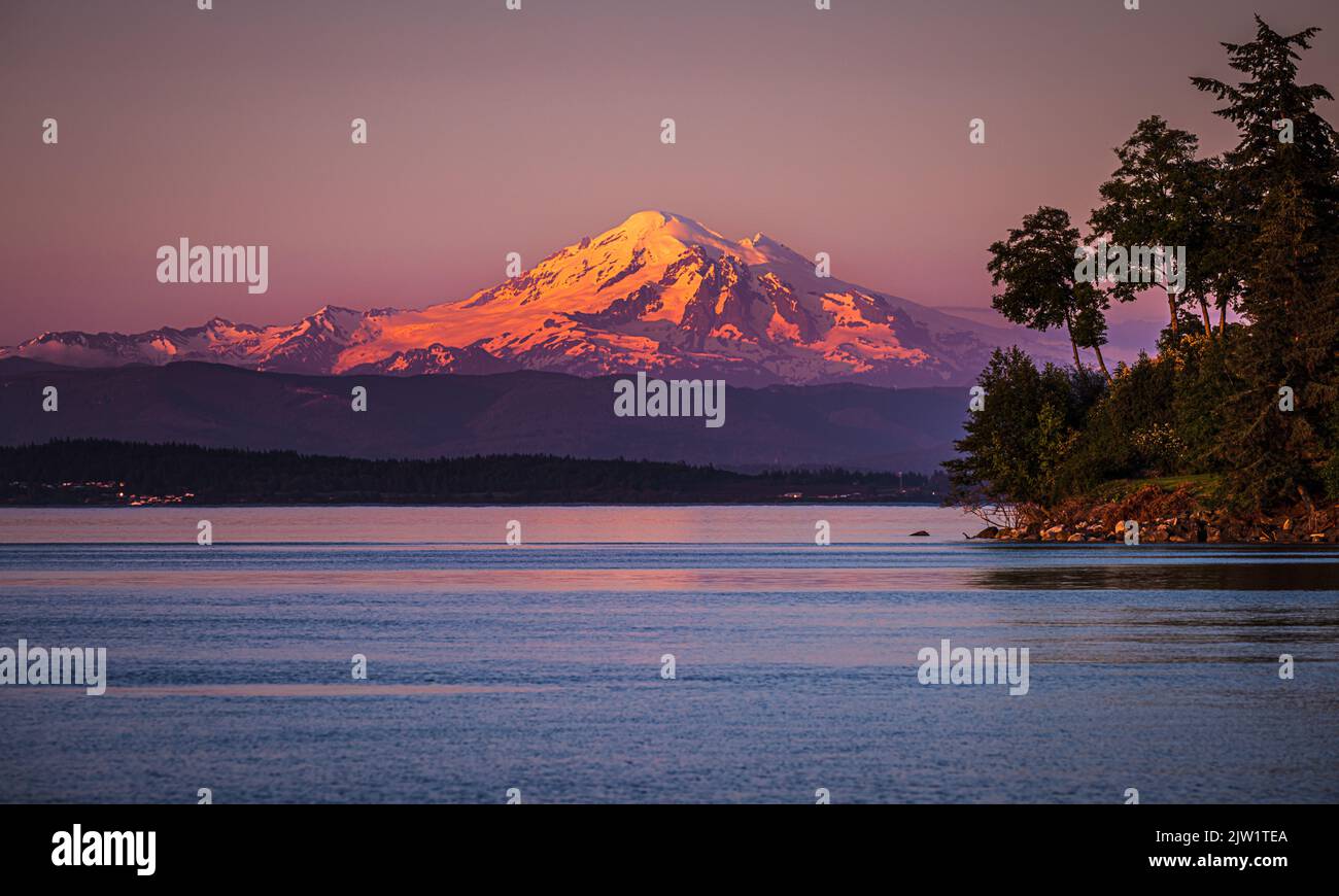 Mount Baker depuis Orcas Island, Washington Banque D'Images