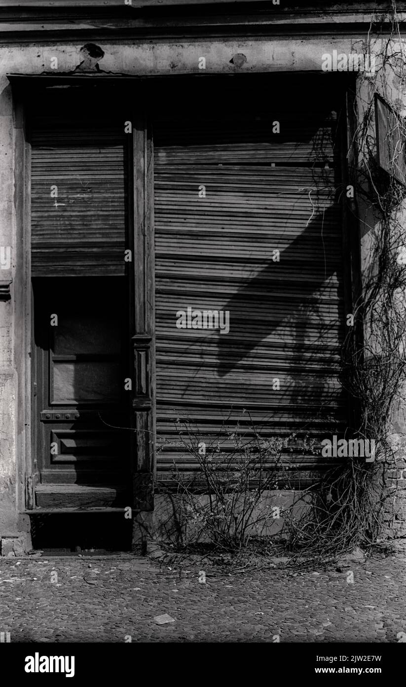 GDR, Berlin, 5. 4. 1988, ancienne boulangerie ?, ???, fermée, volets Banque D'Images