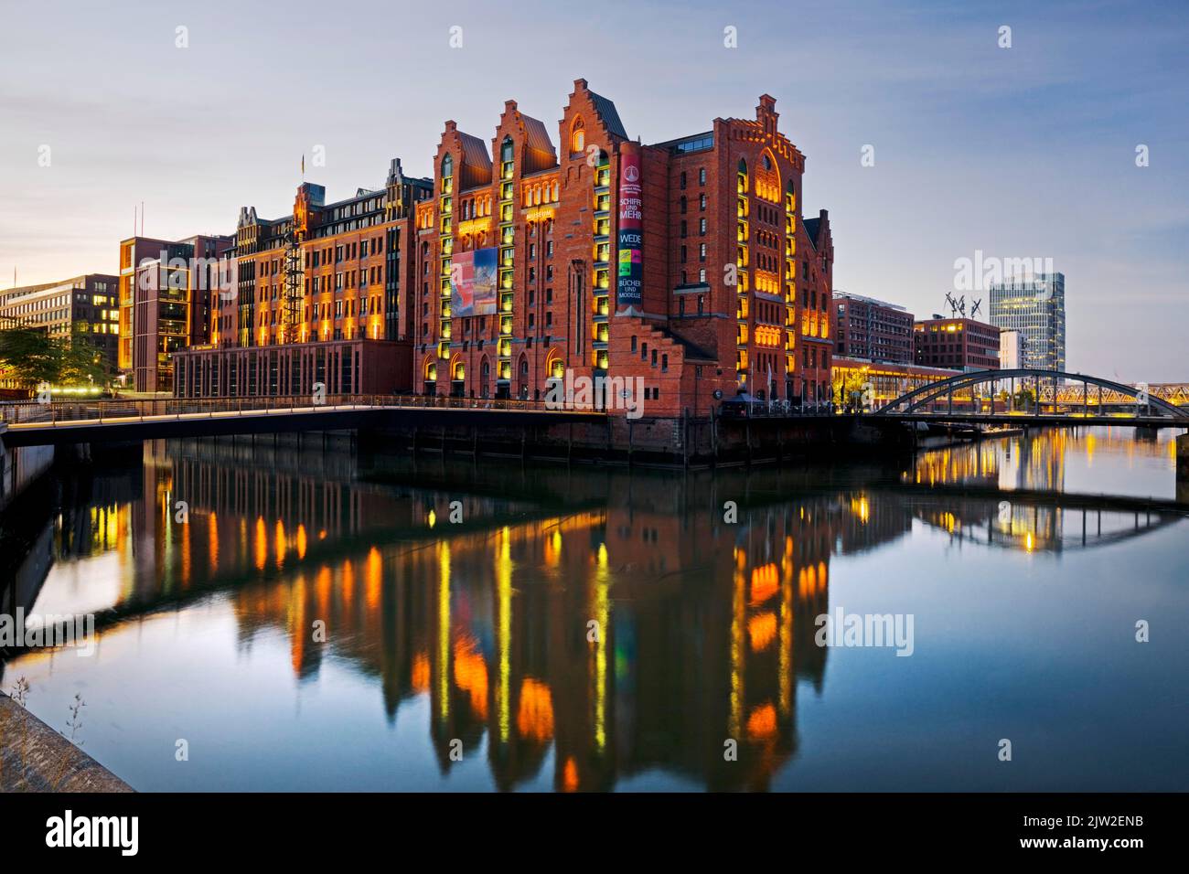 Musée maritime international de Hambourg au lever du soleil, Hambourg, Allemagne Banque D'Images