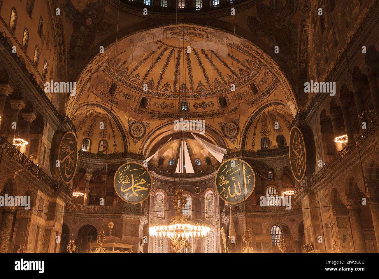 Photo islamique. Intérieur de la mosquée Sainte-Sophie ou Ayasofya Camii. Ramadan ou lalaylat al-qadr ou photo de fond islamique. Bruit inclus. Foc sélectif Banque D'Images