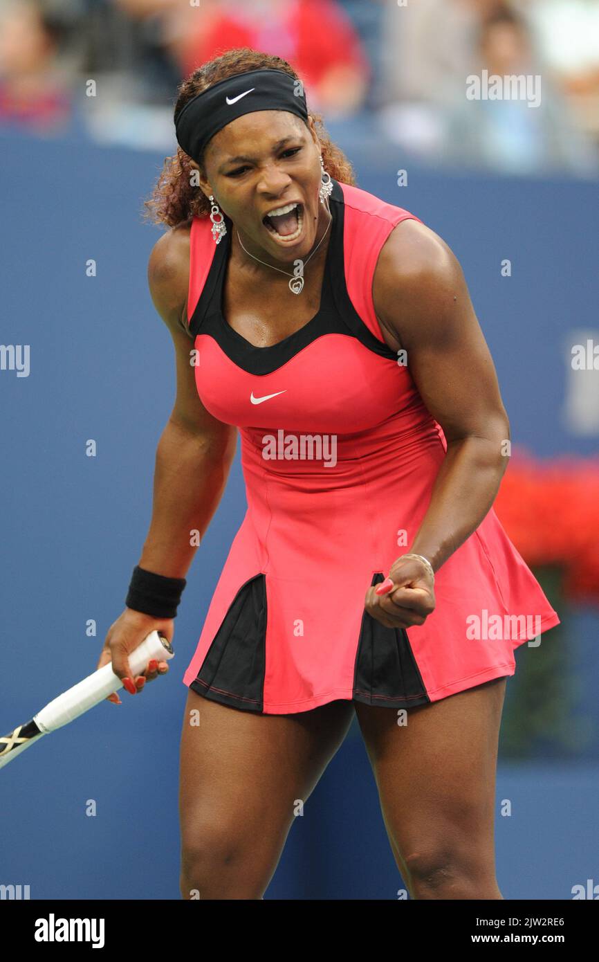 FLUSHING NY- 11 SEPTEMBRE : joueur de tennis australienne Samantha Stosur célèbre après avoir gagné contre nous Serena Williams durant leur Women's US Open 2011 finales à l'USTA Billie Jean King National Tennis Center à New York le 11 septembre 2011 Participants : Serena Williams Banque D'Images