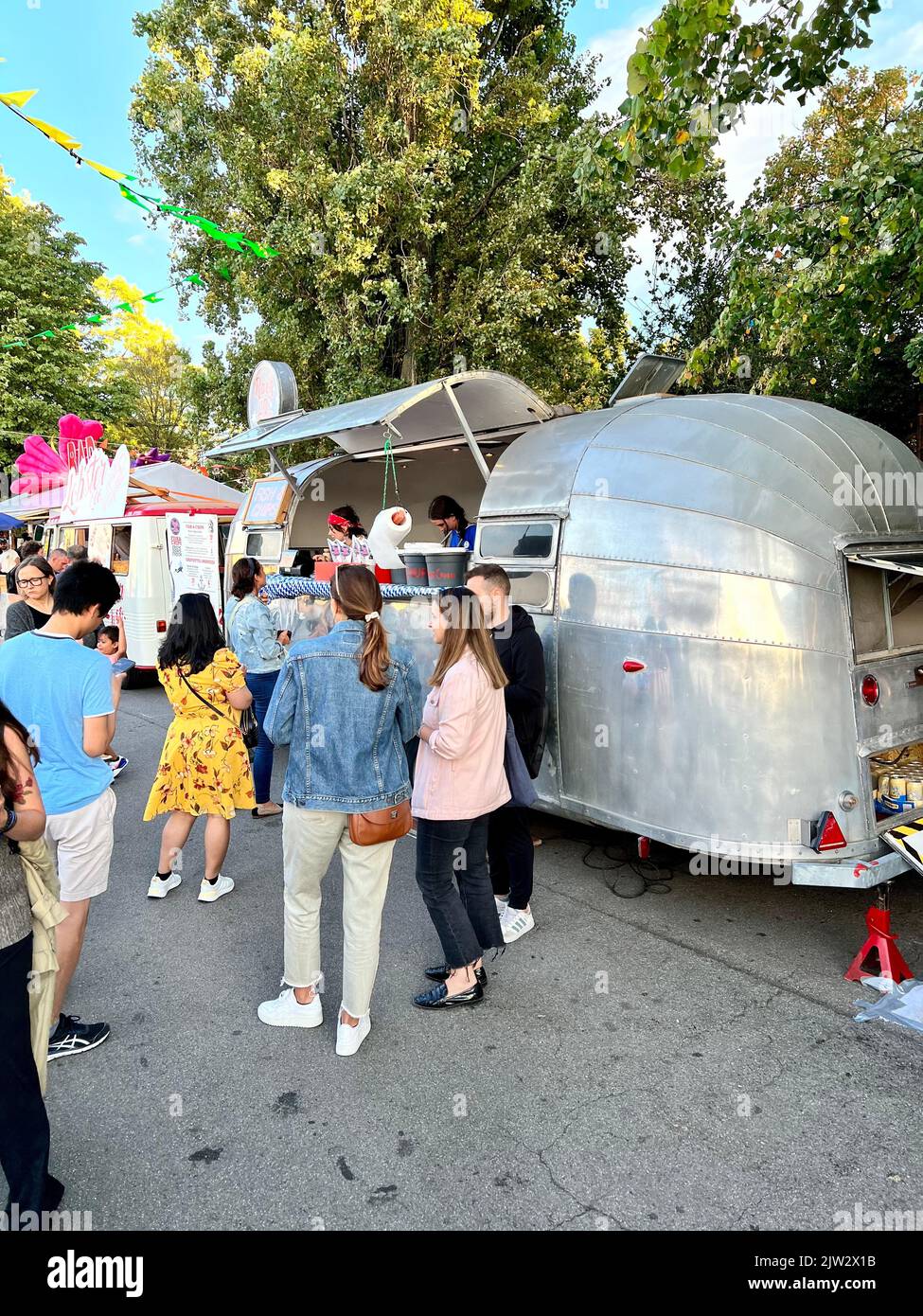 Genève, Suisse, 09.02.2022, panneau du Festival alimentaire de la rue de Genève. La ville célèbre ses camions alimentaires et sa cuisine de rue lors de l'édition de septembre 2022 Banque D'Images
