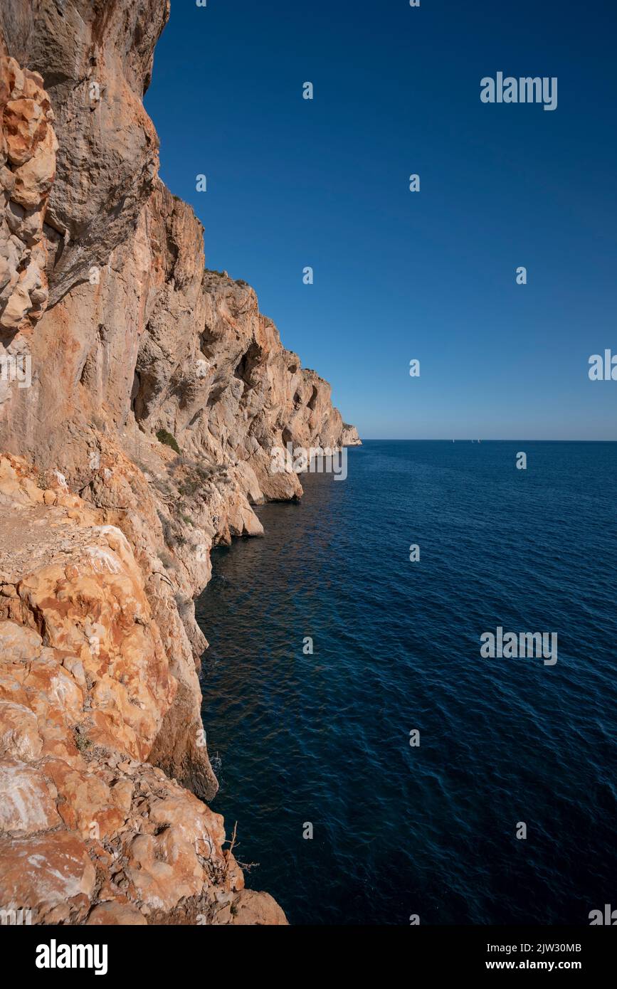 Perspective de la côte méditerranéenne rocheuse, Altea, Espagne - photo de stock Banque D'Images