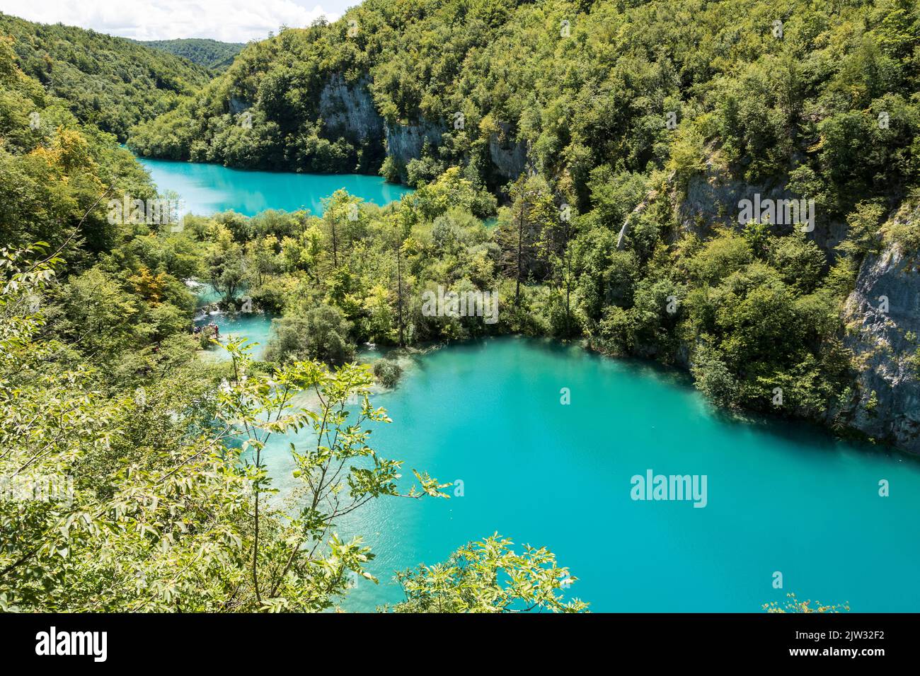 Vue aérienne deux lacs du parc national des lacs de Plitvice, Croatie, Europe. Banque D'Images
