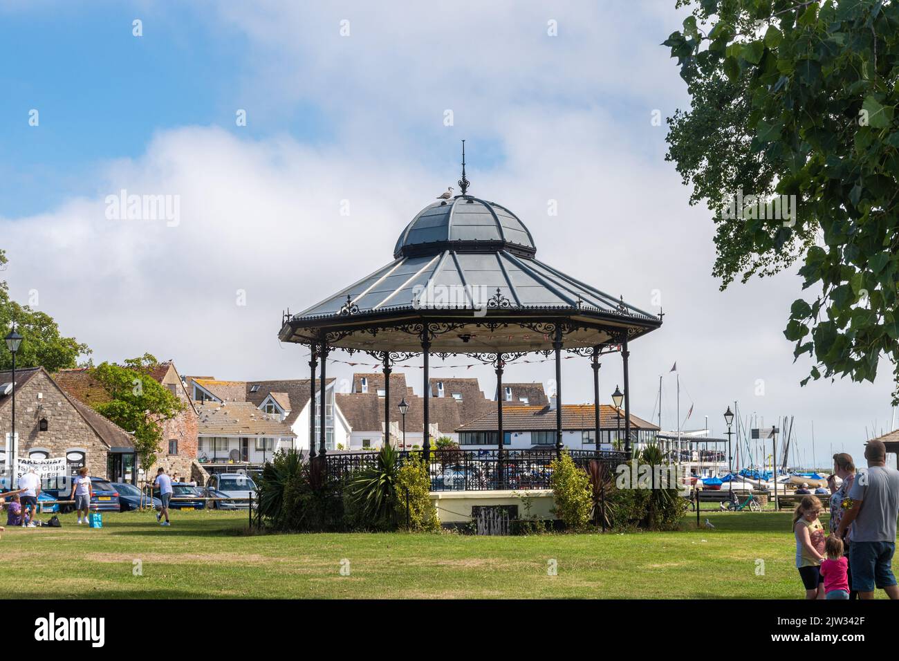 Christchurch Bandstand à Christchurch Quay dans le terrain de loisirs de Quomps, Dorset, Angleterre, Royaume-Uni Banque D'Images