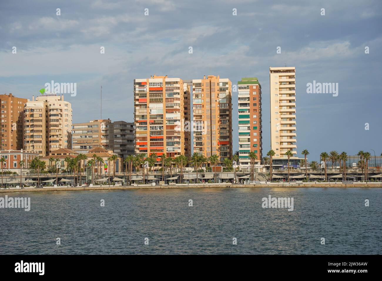 Malaga. Port de Malaga, Muelle uno. La Malagueta, paseo de la farola Malaga, andalousie, Espagne. Banque D'Images