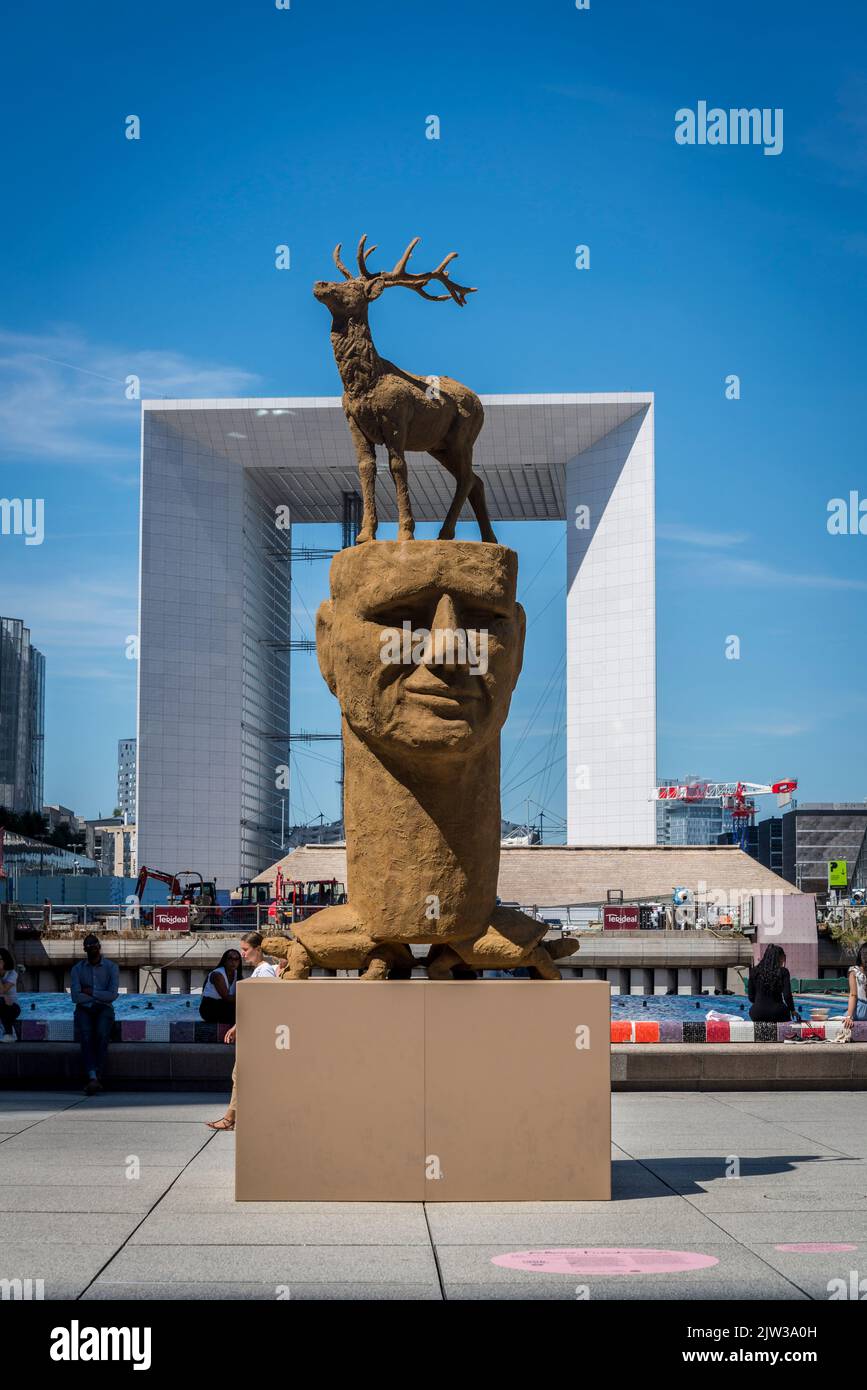 Sculpture publique contemporaine, la Défense, un grand quartier d'affaires situé à 3 kilomètres à l'ouest de la ville de Paris, France Banque D'Images