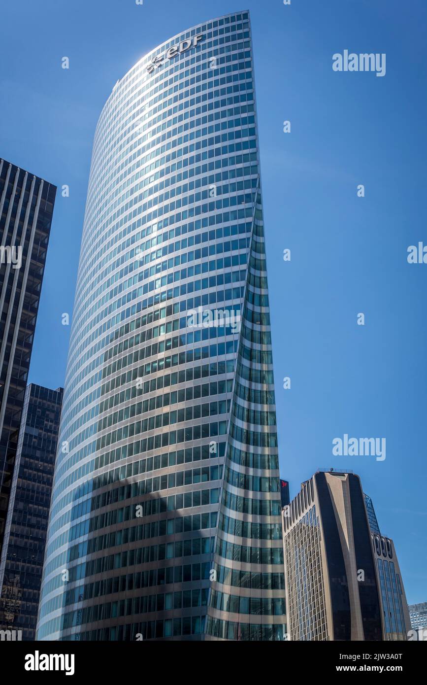 La Tour EDF, la Défense, un important quartier d'affaires situé à 3 kilomètres à l'ouest des limites de la ville de Paris, France Banque D'Images La Tour EDF, la Défense, un important quartier d'affaires situé à 3 kilomètres à l'ouest des limites de la ville de Paris, France Banque D'Images