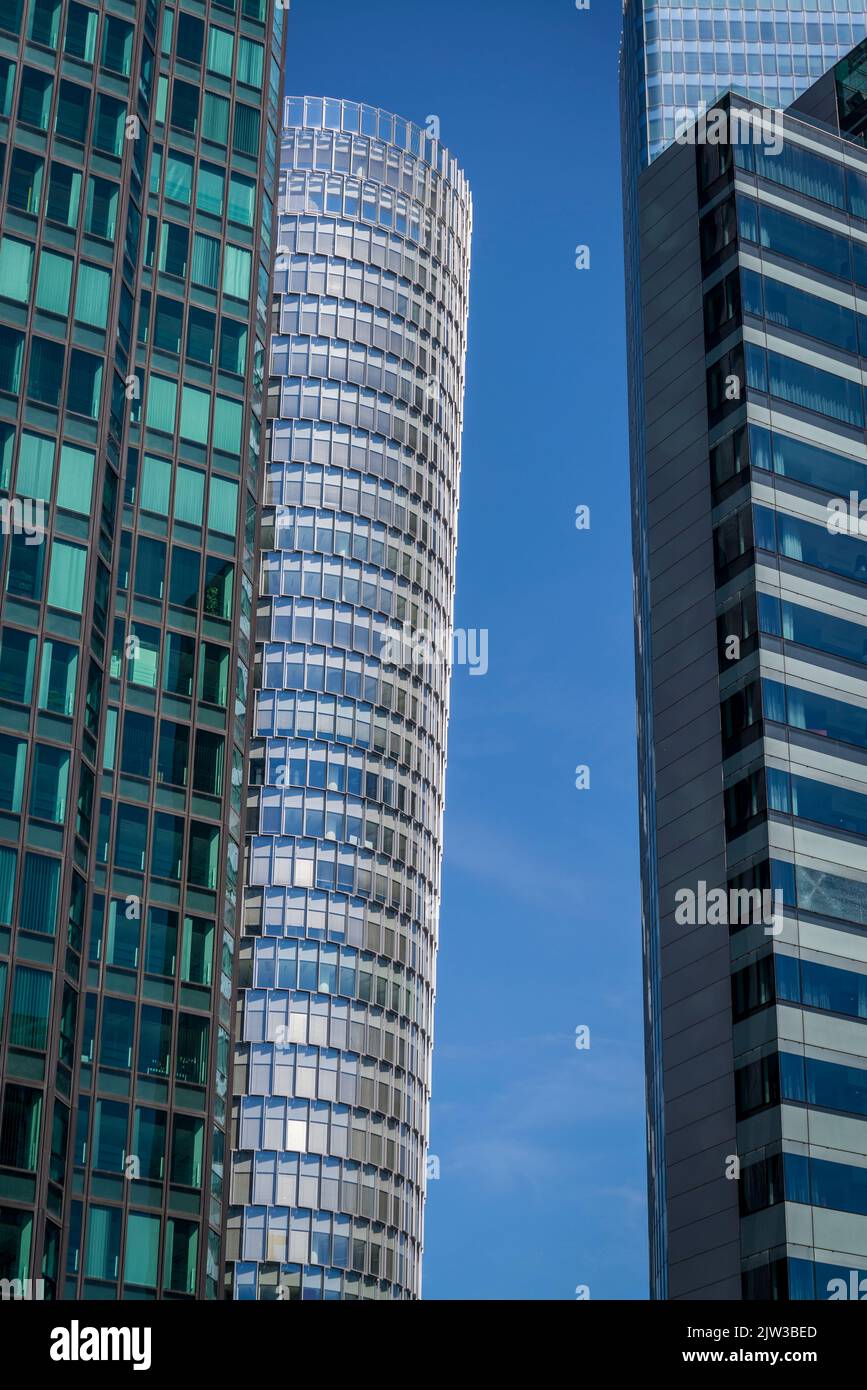 La Défense, un important quartier d'affaires situé à 3 kilomètres à l'ouest des limites de la ville de Paris, France Banque D'Images La Défense, un important quartier d'affaires situé à 3 kilomètres à l'ouest des limites de la ville de Paris, France Banque D'Images
