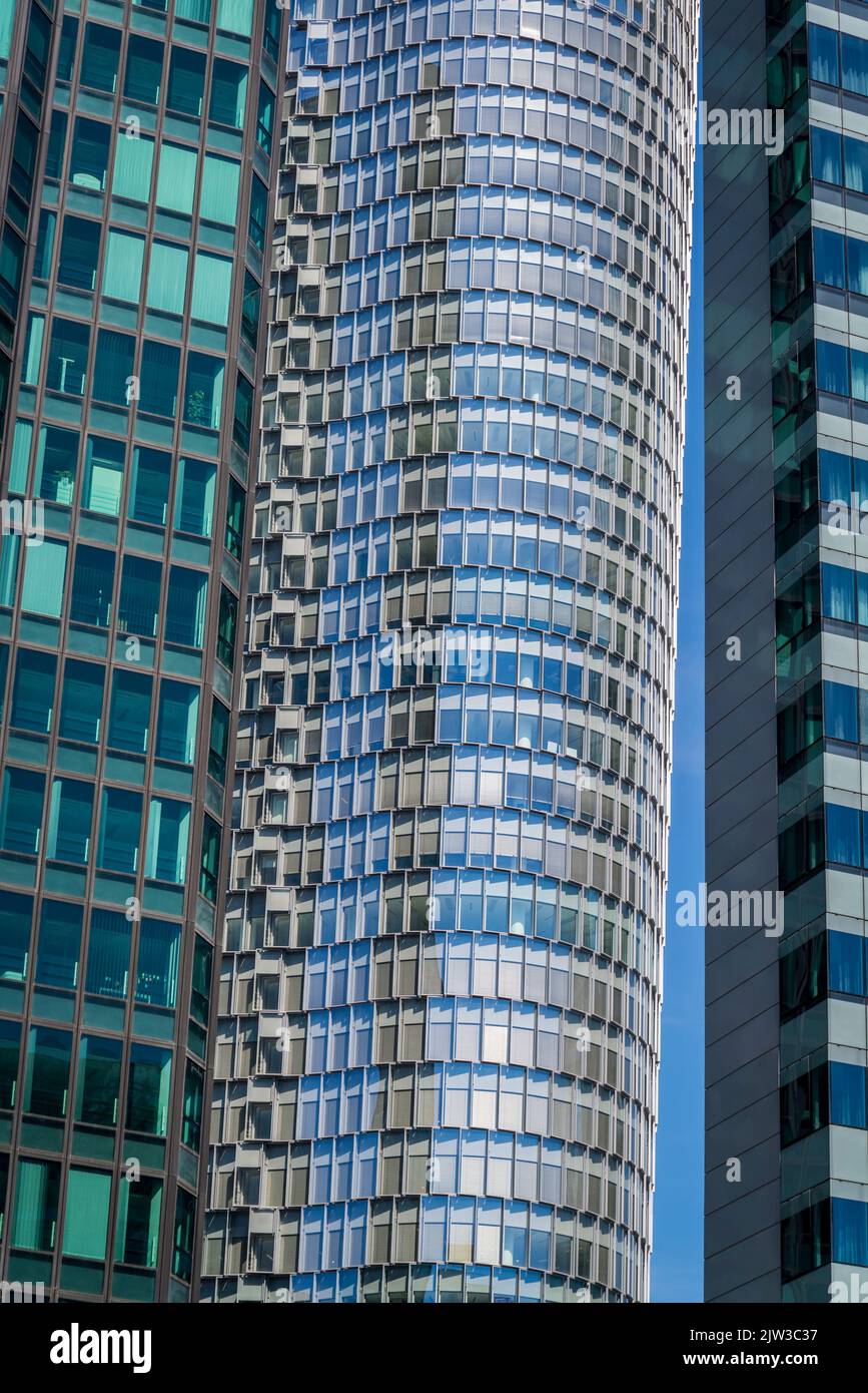 La Défense, un important quartier d'affaires situé à 3 kilomètres à l'ouest des limites de la ville de Paris, France Banque D'Images La Défense, un important quartier d'affaires situé à 3 kilomètres à l'ouest des limites de la ville de Paris, France Banque D'Images