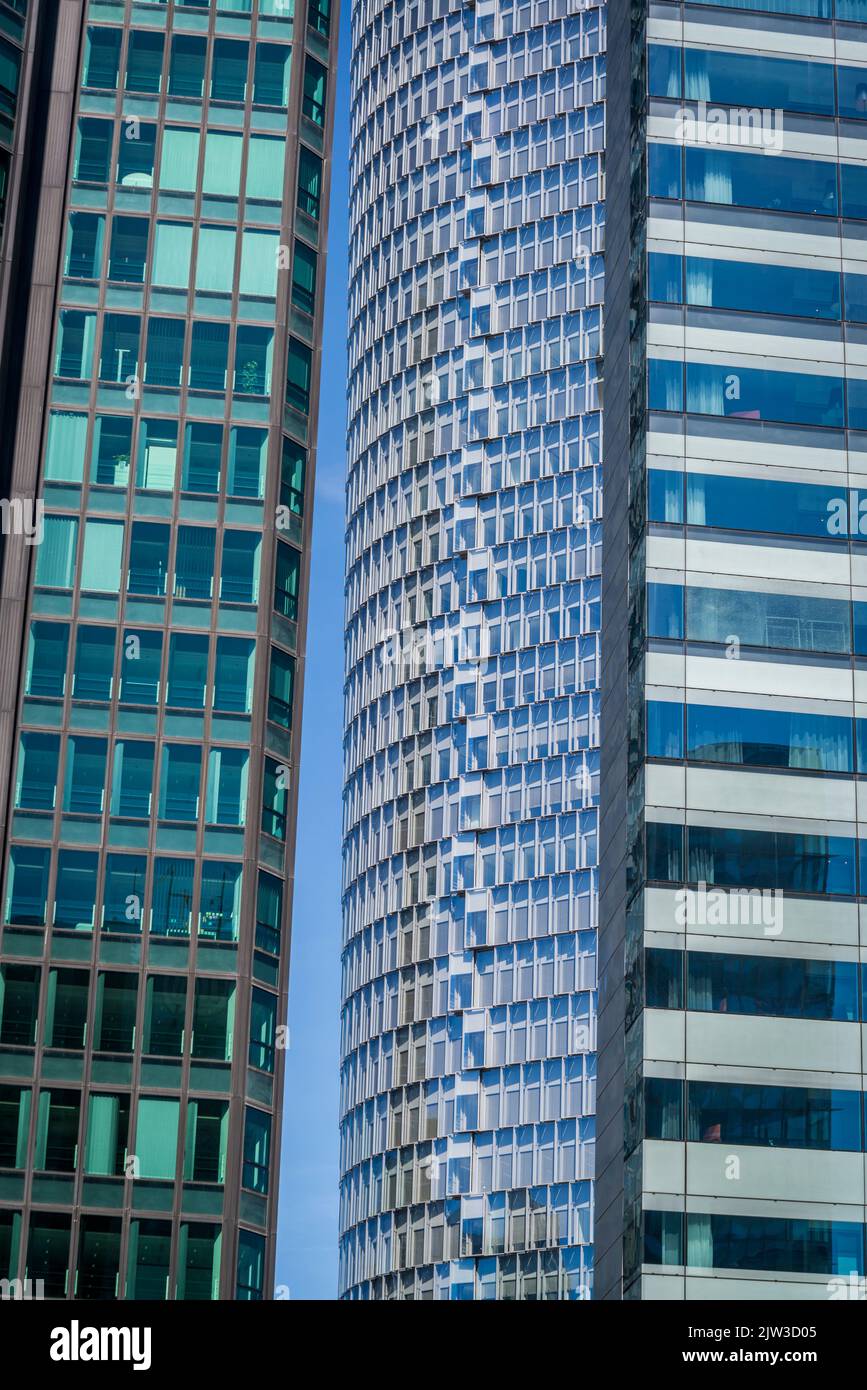 La Défense, un important quartier d'affaires situé à 3 kilomètres à l'ouest des limites de la ville de Paris, France Banque D'Images La Défense, un important quartier d'affaires situé à 3 kilomètres à l'ouest des limites de la ville de Paris, France Banque D'Images
