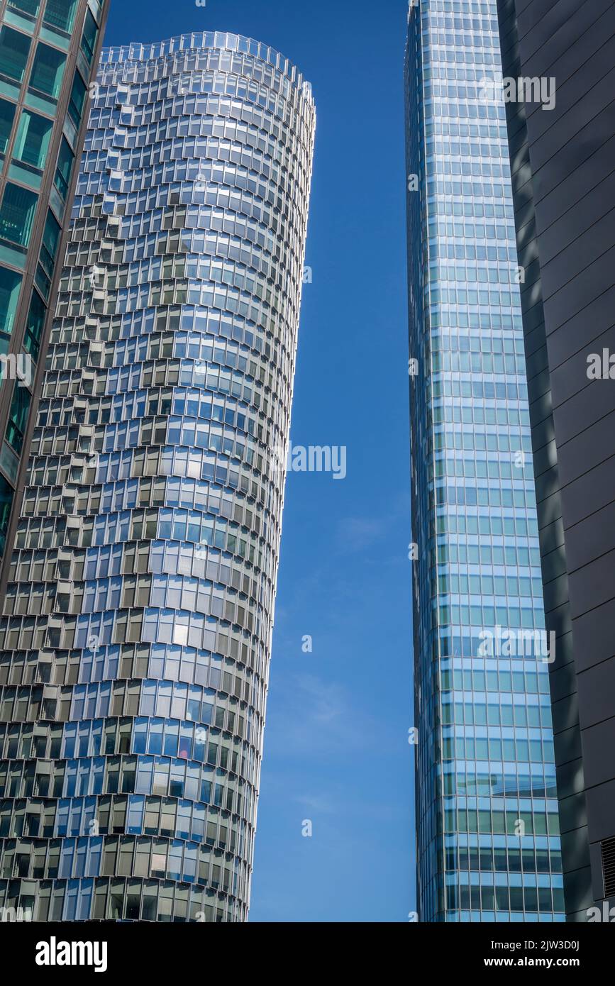 La Défense, un important quartier d'affaires situé à 3 kilomètres à l'ouest des limites de la ville de Paris, France Banque D'Images La Défense, un important quartier d'affaires situé à 3 kilomètres à l'ouest des limites de la ville de Paris, France Banque D'Images