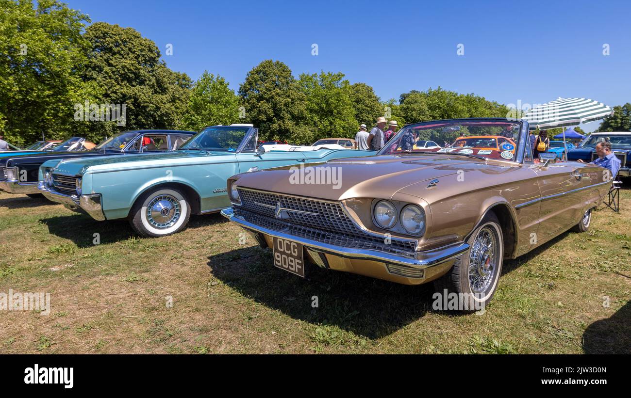 1966 Ford Thunderbird ‘OCG 909F’ exposé au American Auto Club Rally of the Giants, tenu au Palais de Blenheim le 10 juillet 2022 Banque D'Images