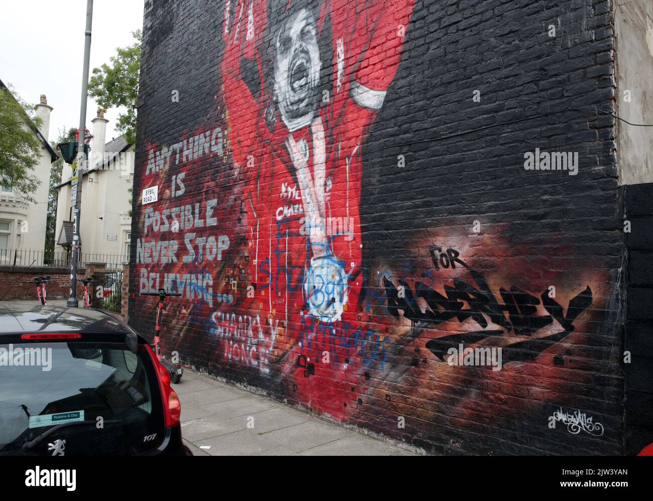 Goodison Park, Liverpool, Royaume-Uni. 3rd septembre 2022. Premier League football, Everton contre Liverpool: Une fresque de Jordan Henderson de Liverpool près d'Anfield est dédrée par la peinture bleue crédit: Action plus Sports/Alay Live News Banque D'Images