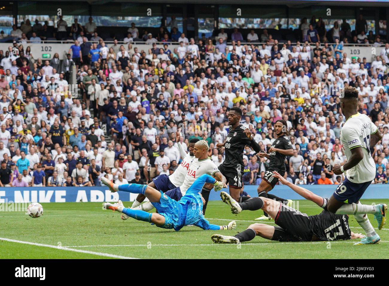 RICHARLISON #9 hors-COTÉ de Tottenham Hotspur scores mais VAR la règle de manière offside pendant le match de Premier League Tottenham Hotspur vs Fulham au Tottenham Hotspur Stadium, Londres, Royaume-Uni, 3rd septembre 2022 (photo de Richard Washbrooke/News Images) Banque D'Images