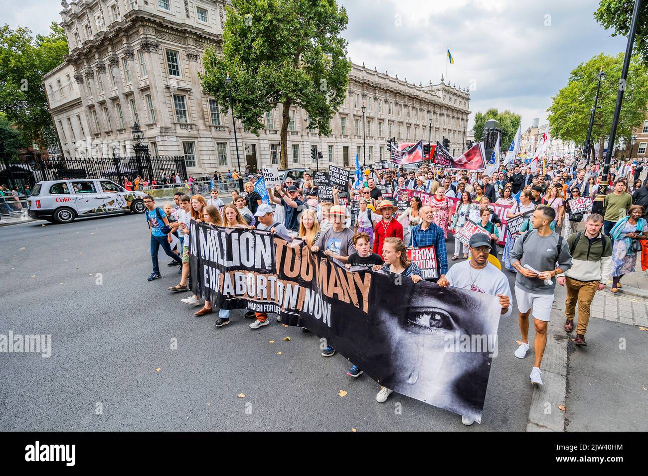 Londres, Royaume-Uni. 3rd septembre 2022. La Marche pour la vie au Royaume-Uni organisée par des militants de Right to Life au Royaume-Uni se termine sur la place du Parlement avec le message 10 millions de trop. Le droit à la vie est une organisation axée sur les questions de vie - contre l'avortement, le suicide assisté et la recherche sur les embryons. Crédit : Guy Bell/Alay Live News Banque D'Images