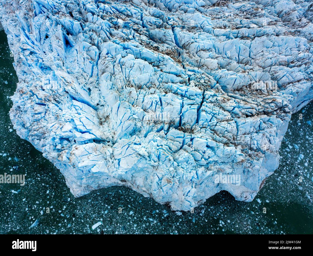 Vue aérienne du glacier Amalia sur le bord du canal Sarmiento - glacier de Skua - Parc national de Bernardo O'Higgins à Patagonia Chili fjords près de pu Banque D'Images