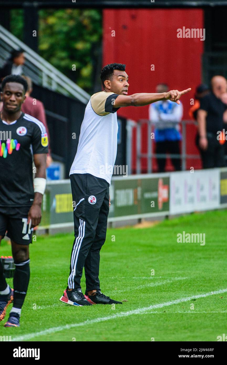 Kevin Betsy, directeur de Crawley Town FC, émet ses commandes lors du match Sky Bet League 2 entre Salford City et Crawley Town à Moor Lane, Salford, le samedi 3rd septembre 2022. (Credit: Ian Charles | MI News) Credit: MI News & Sport /Alay Live News Banque D'Images