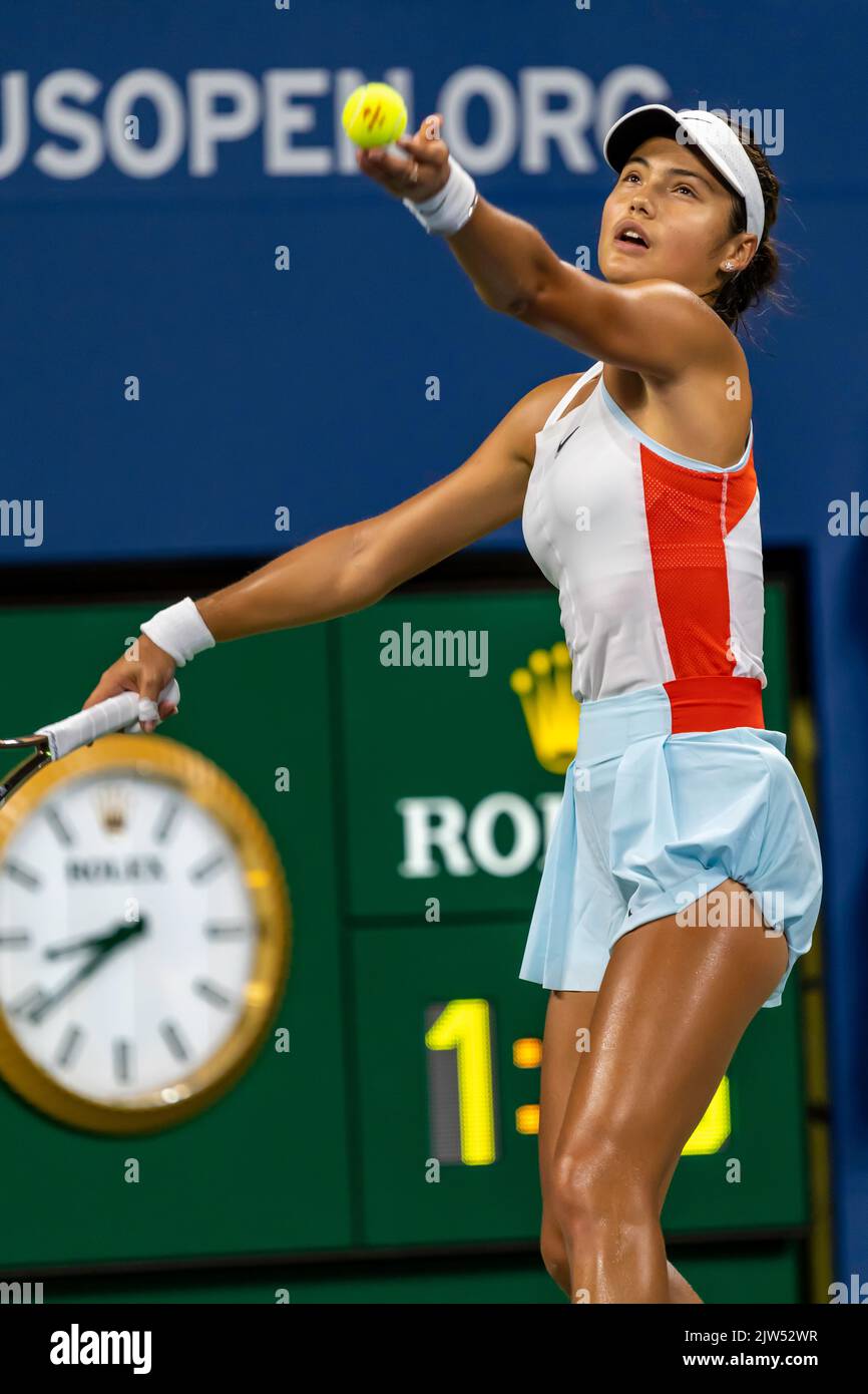 Emma Raducanu (GBR) lors de sa première perte au 2022 US Open tennis. Banque D'Images