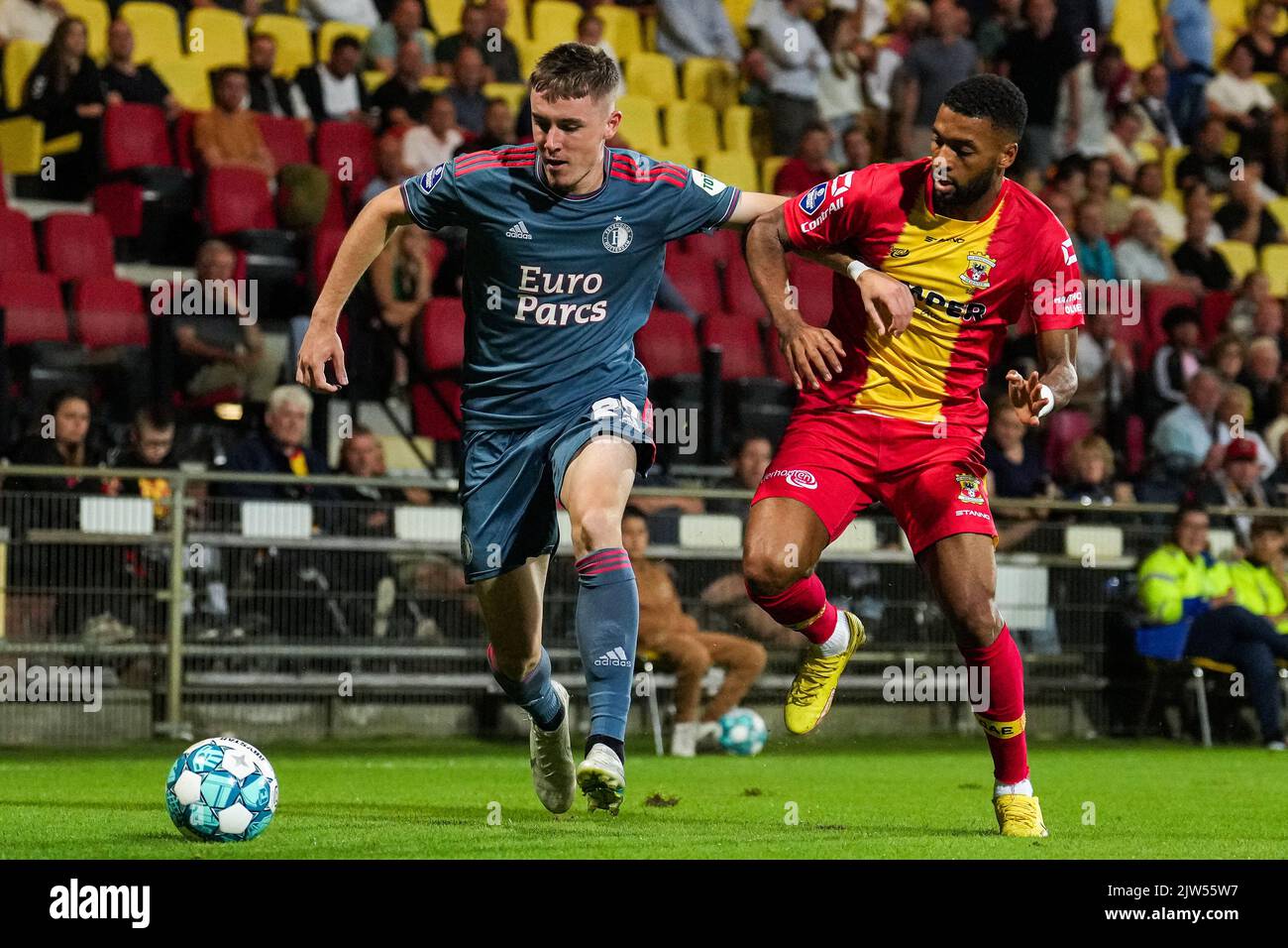 Deventer - Patrik Walemark de Feyenoord, Sylla SOW de Vas-y Eagles pendant le match entre Vas-y Eagles et Feyenoord à de Adelaarshorst le 3 septembre 2022 à Deventer, pays-Bas. (Box to Box Pictures/Tom Bode) Banque D'Images