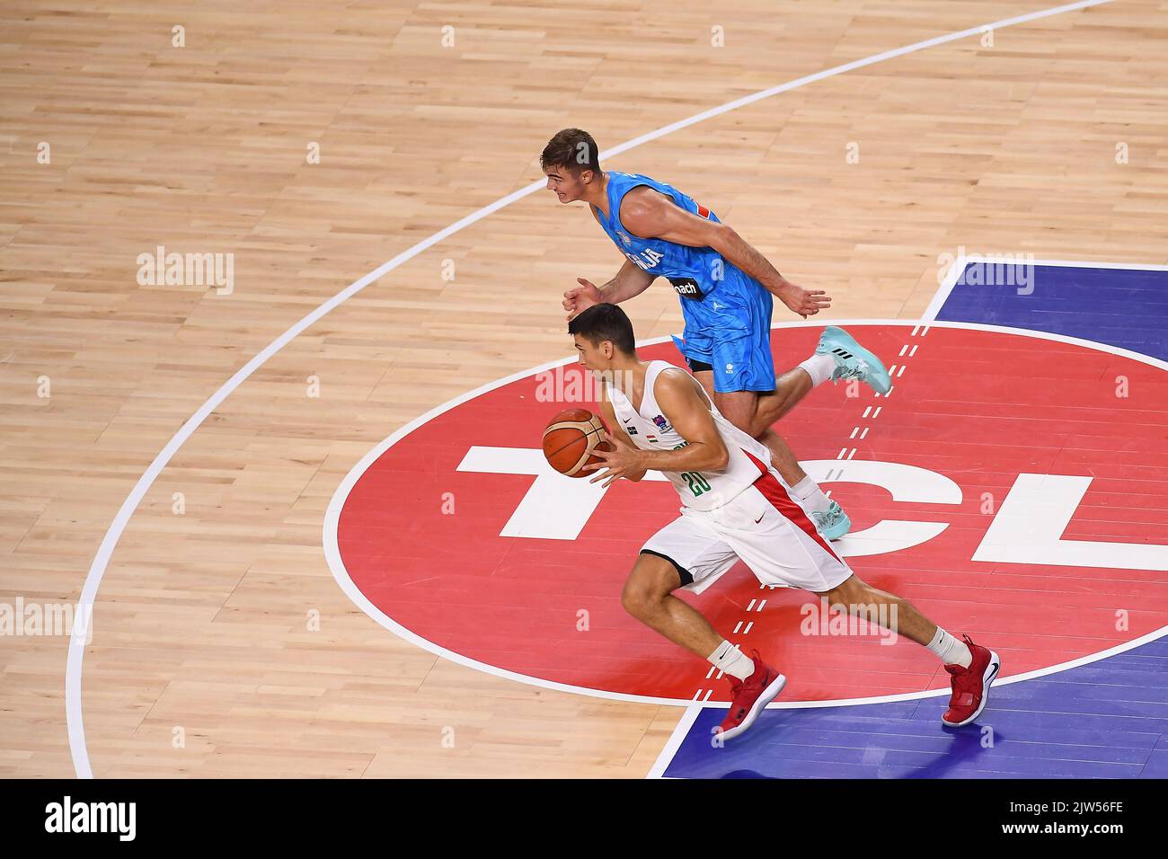 COLOGNE, ALLEMAGNE - 1 SEPTEMBRE 2022: Ziga Samar vs Zoltán Perl. Le match  de basket-ball de l'Eurobasket 2022 Hongrie - Slovénie Photo Stock - Alamy