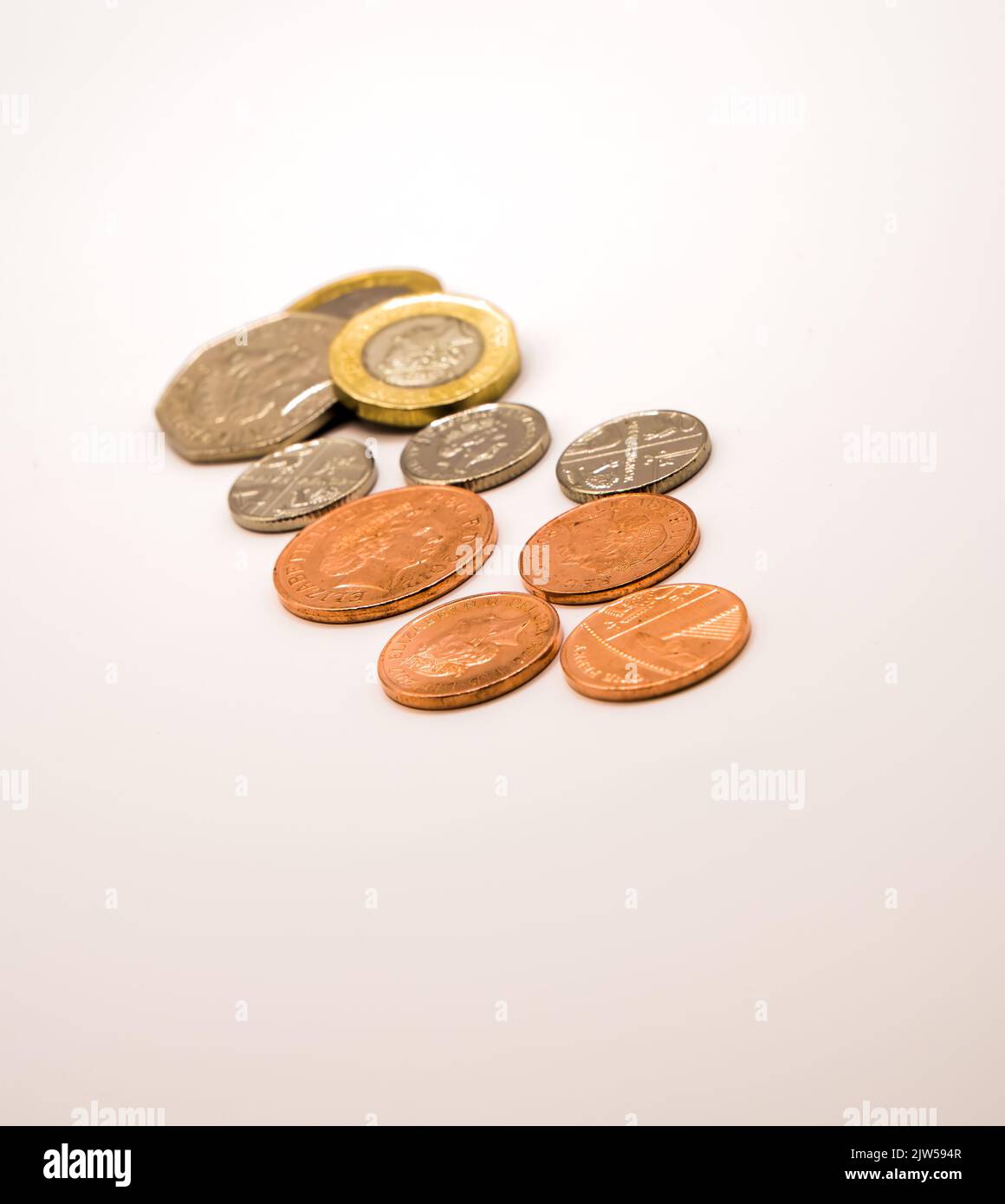 Gros plan détaillé sur les pièces de monnaie en livres sterling Banque D'Images