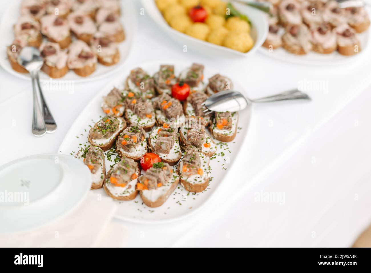 Hors-d'œuvre délicieux lors d'un dîner ou d'une réception de mariage Banque D'Images