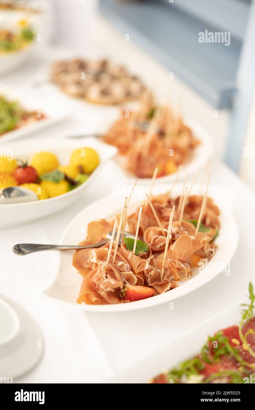 Hors-d'œuvre délicieux lors d'un dîner ou d'une réception de mariage Banque D'Images