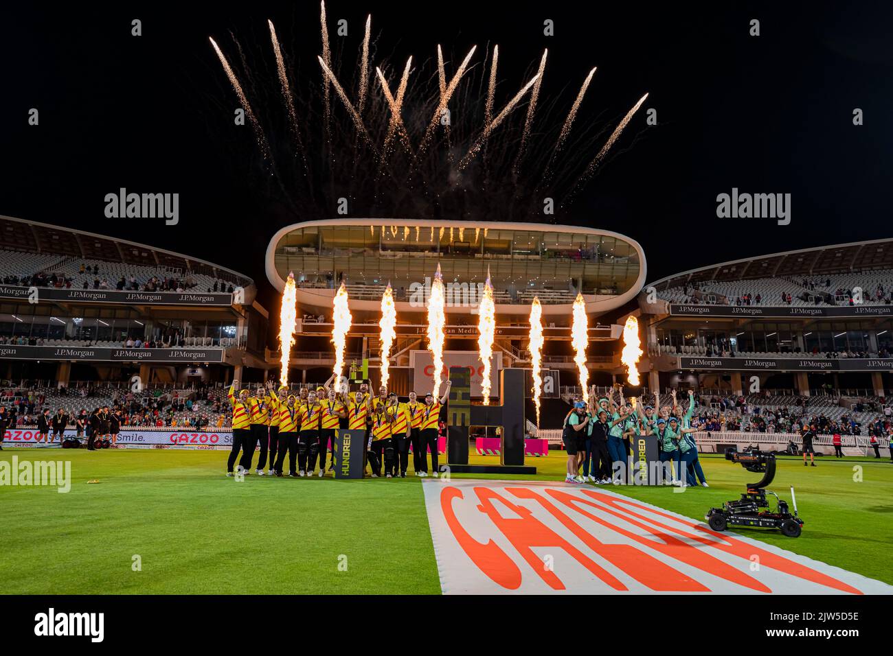 LONDRES, ROYAUME-UNI. 03rd septembre 2022. Équipe de Trent Rockets et équipe d'ovales invincibles lors de la finale de Hundred Mens - Trent Rockers vs Manchester Originals au terrain de cricket de Lord's le samedi, 03 septembre 2022 à LONDRES EN ANGLETERRE. Credit: Taka G Wu/Alay Live News Banque D'Images
