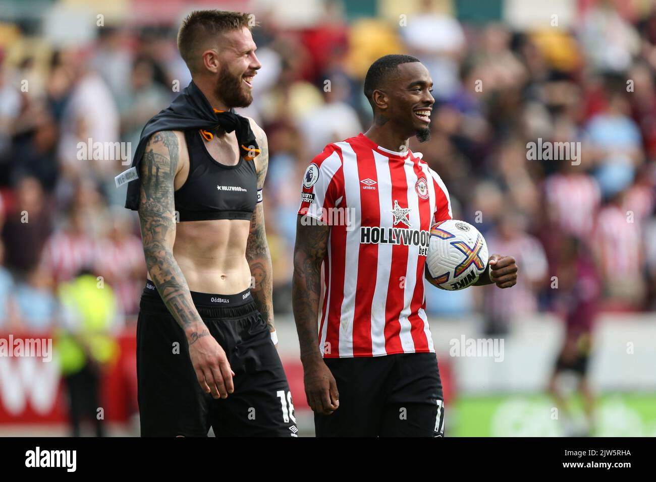 Londres, Royaume-Uni. 03rd septembre 2022. Pontus Jansson et Ivan Toney de Brentford sont tous souriants lors du dernier coup de sifflet lors du match de la Premier League Brentford vs Leeds United au Brentford Community Stadium, Londres, Royaume-Uni, 3rd septembre 2022 (photo d'Arron Gent/News Images) à Londres, Royaume-Uni, le 9/3/2022. (Photo par Arron Gent/News Images/Sipa USA) crédit: SIPA USA/Alay Live News Banque D'Images