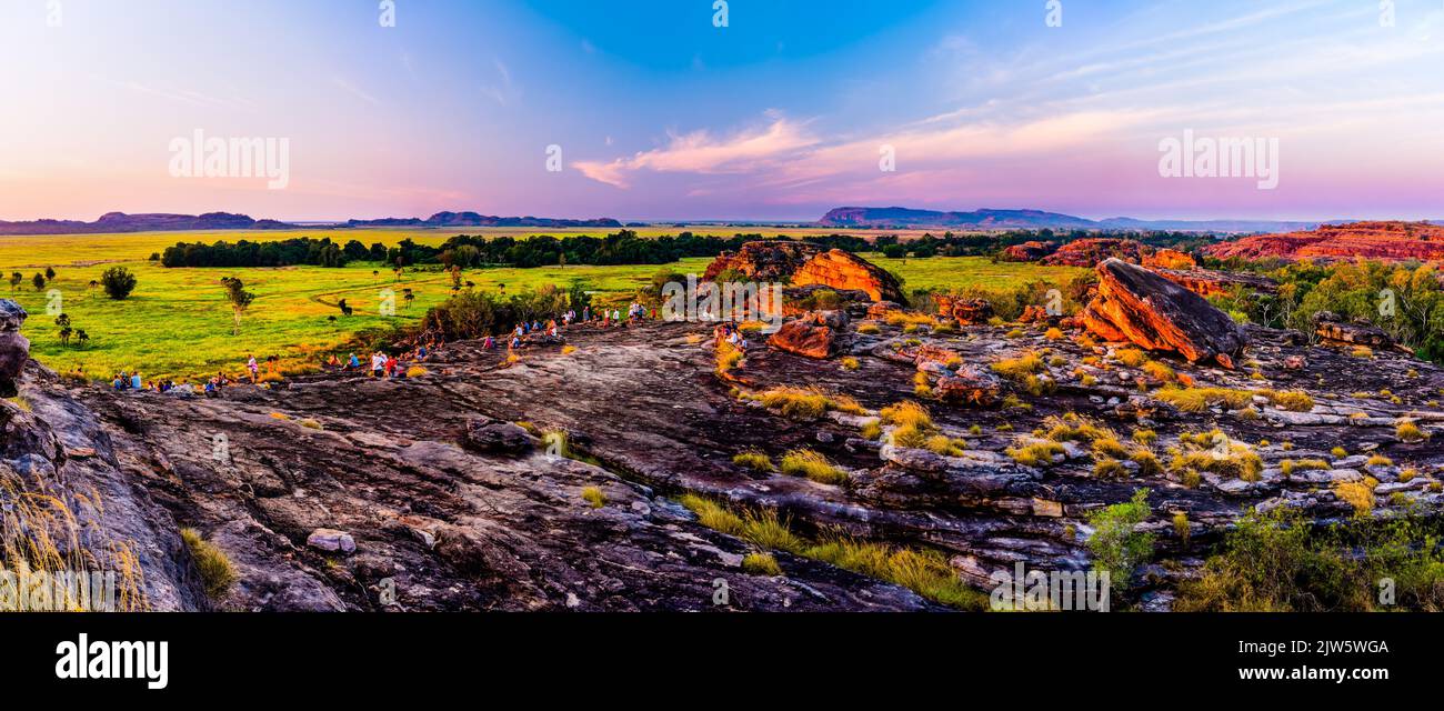 Coucher de soleil sur le paysage d'Ubirr dans le parc national de Kakadu Banque D'Images Coucher de soleil sur le paysage d'Ubirr dans le parc national de Kakadu Banque D'Images