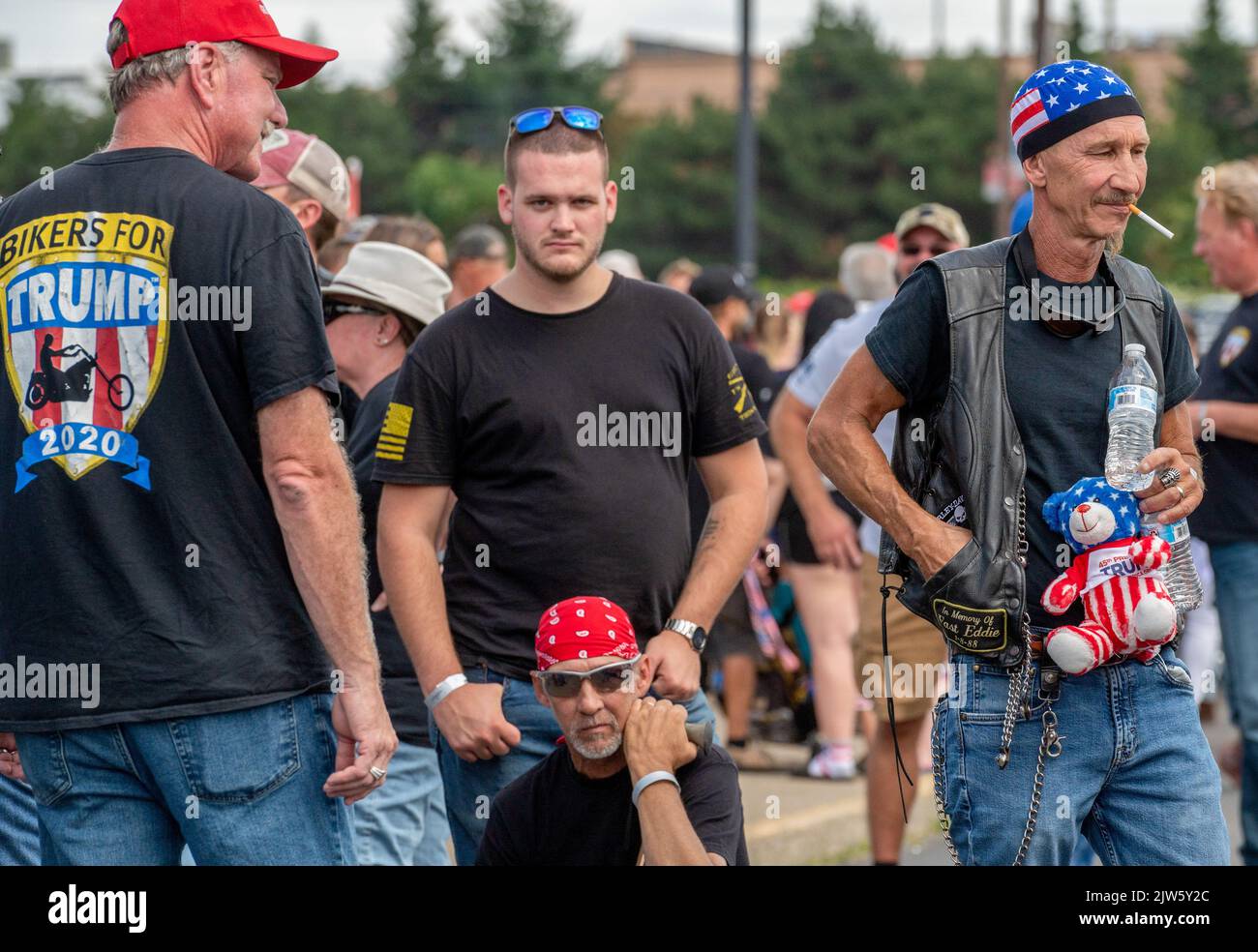 Wilkes barre Township, États-Unis. 03rd septembre 2022. Les motards de Trump arrivent au rassemblement de Trump. L’ancien président Donald Trump a organisé un rassemblement dans le canton de Wilkes-barre-barre, auquel ont assisté environ 10 000 personnes. Une grande partie du parking était une ligne de personnes attendant de pénétrer à l’intérieur. Crédit : SOPA Images Limited/Alamy Live News Banque D'Images