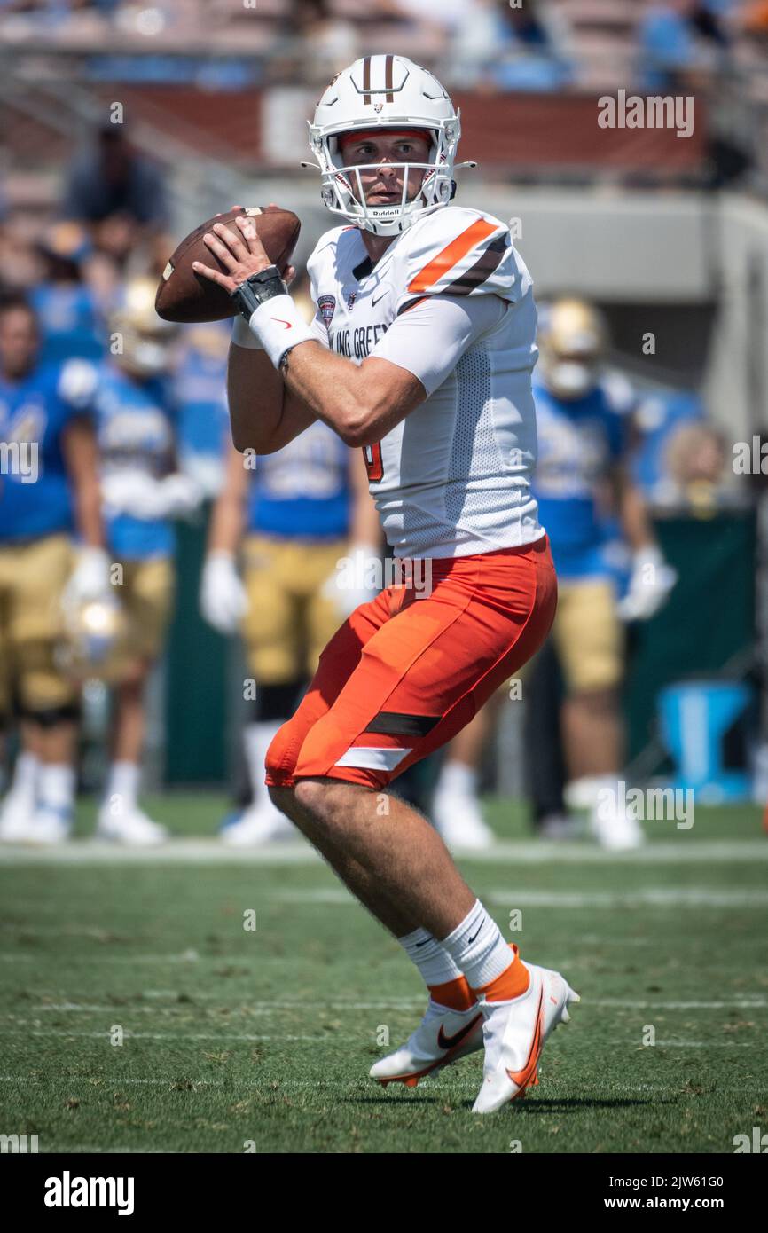 Le quarterback Matt McDonald (3) des Falcons verts du bowling se prépare à lancer lors d'un match de football de la NCAA contre les Bruins de l'UCLA. Les Bruins ont battu les Falcons 45-17 le samedi 3 septembre 2022 à Pasadena, Calif (Ed Ruvalcaba/image of Sport) Banque D'Images