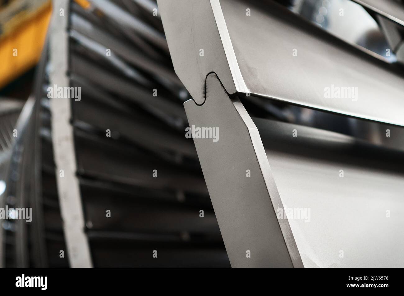 Rotor moderne avec de longues pales de puissante turbine à vapeur Banque D'Images