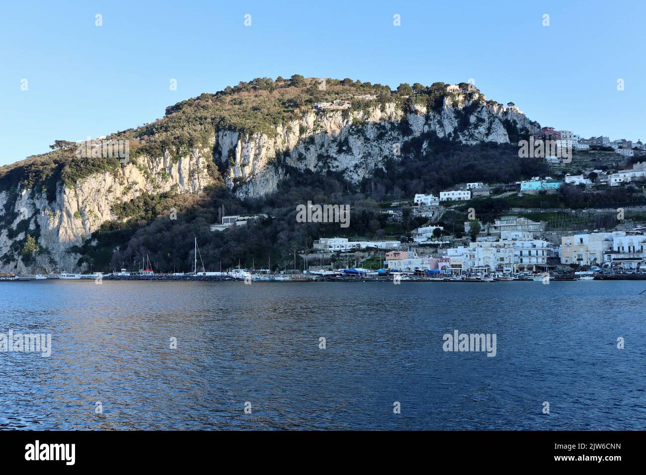 Capri - Monte Tiberio dal molo di imbarco al tramonto Banque D'Images