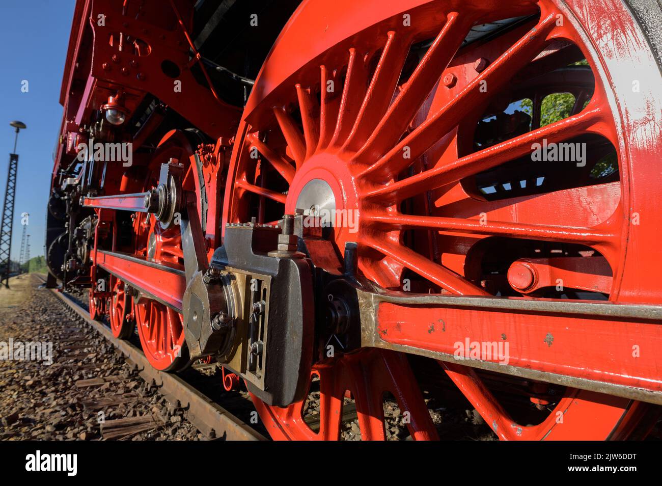 Barres d'entraînement et roues motrices d'une locomotive à vapeur de classe 01 Banque D'Images