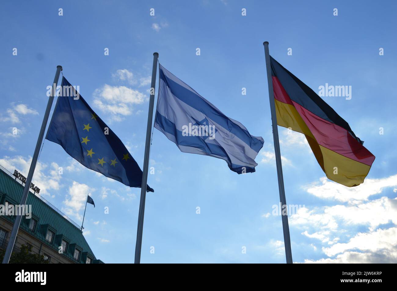 Berlin, Allemagne - 3 septembre 2022 - drapeaux israéliens volant dans le centre-ville de Berlin à cause de la visite officielle du président d'Israël Isaac Herzog en Allemagne. (Photo de Markku Rainer Peltonen) Banque D'Images