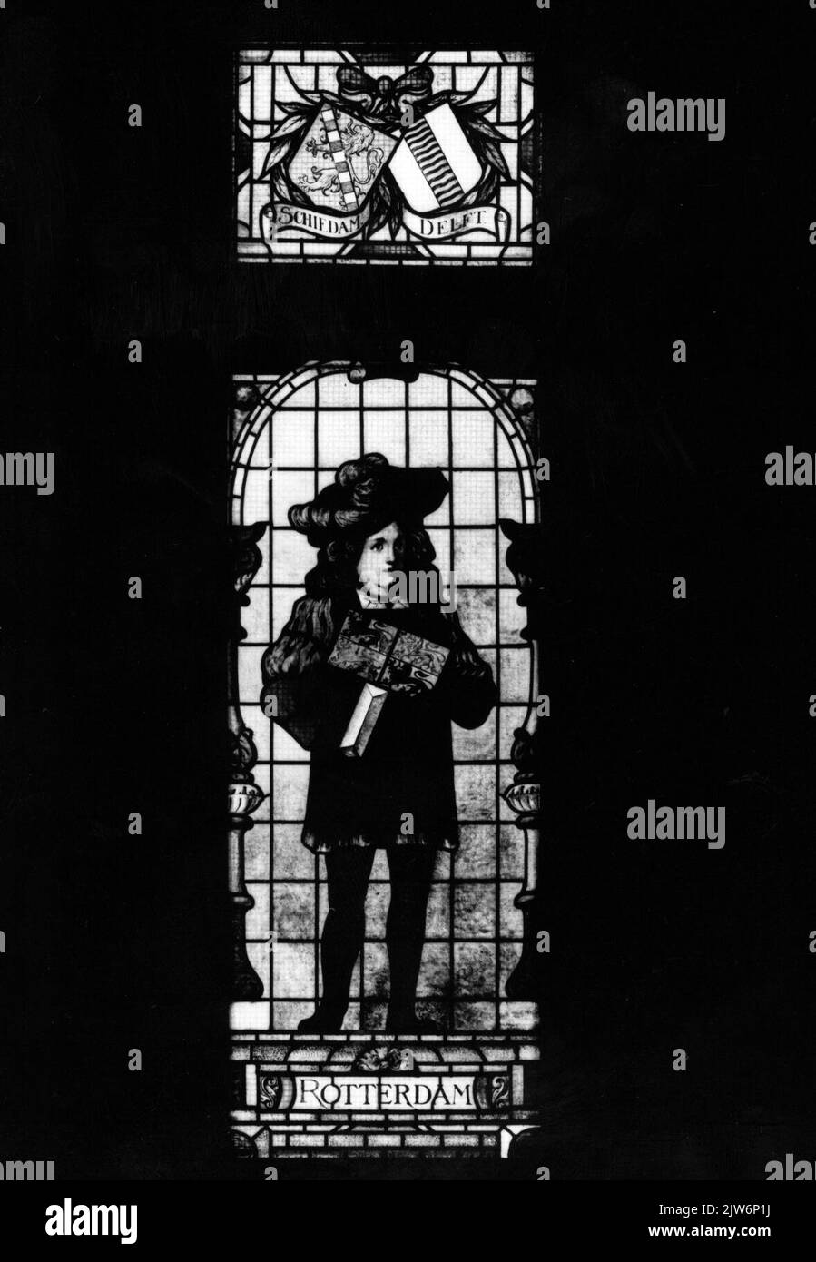 Image d'un vitrail dans l'escalier du pavillon royal de la gare de New York, la Haye H.S. à la Haye. Banque D'Images