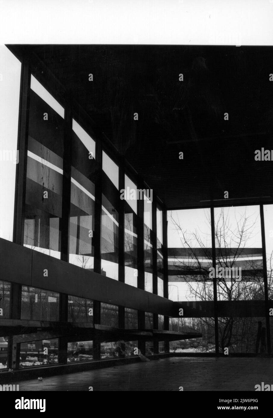 Image d'un Glasspappliquée dans une salle d'attente sur la plate-forme de l'arrêt Palenstein sur le Zoetermeer Stadslijn à Zoetermeer. Banque D'Images