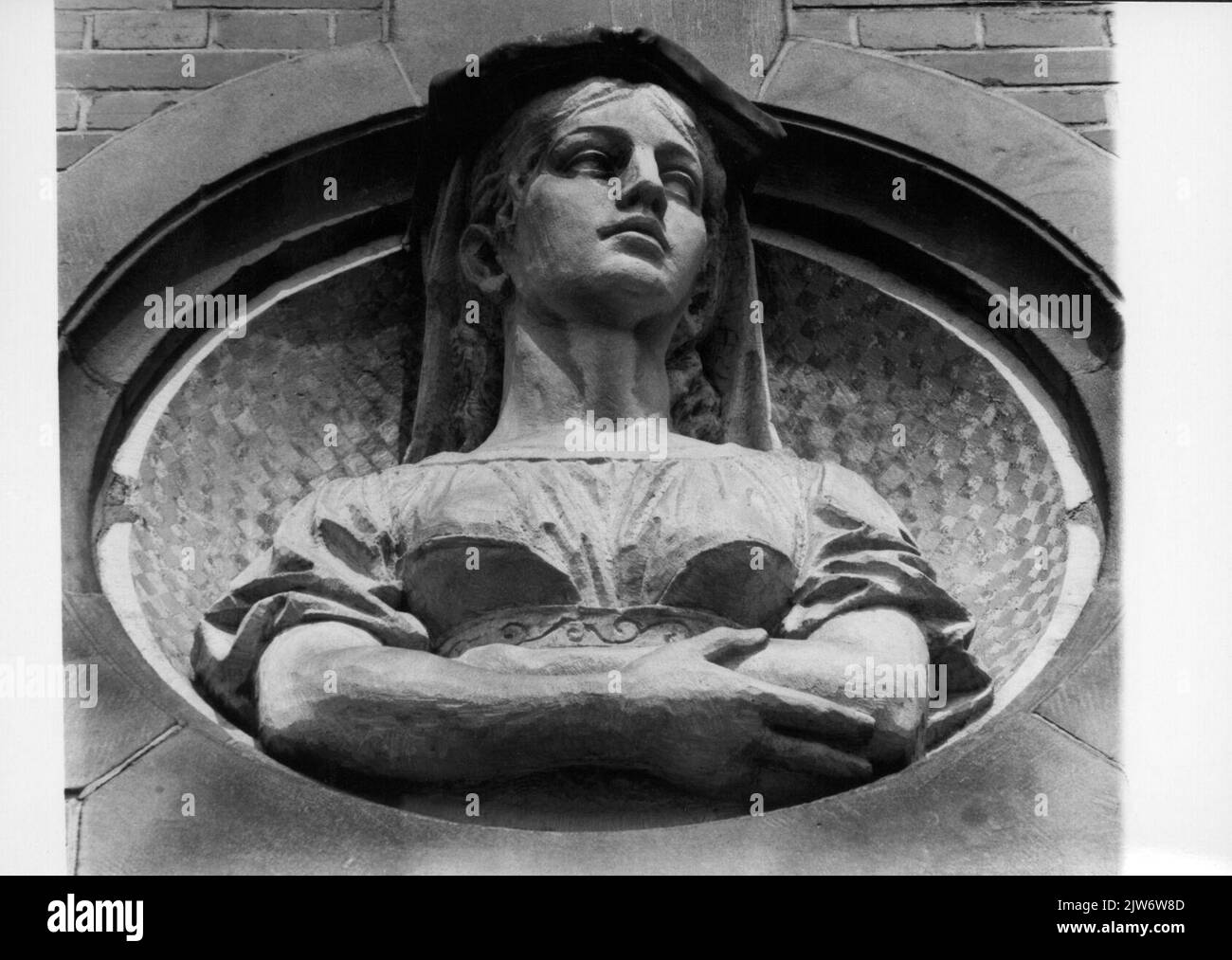 Image d'un relief de pierre représentant l'une des quatre directions du vent sur la façade de la station N.S. Amsterdam et al. À Amsterdam. Banque D'Images