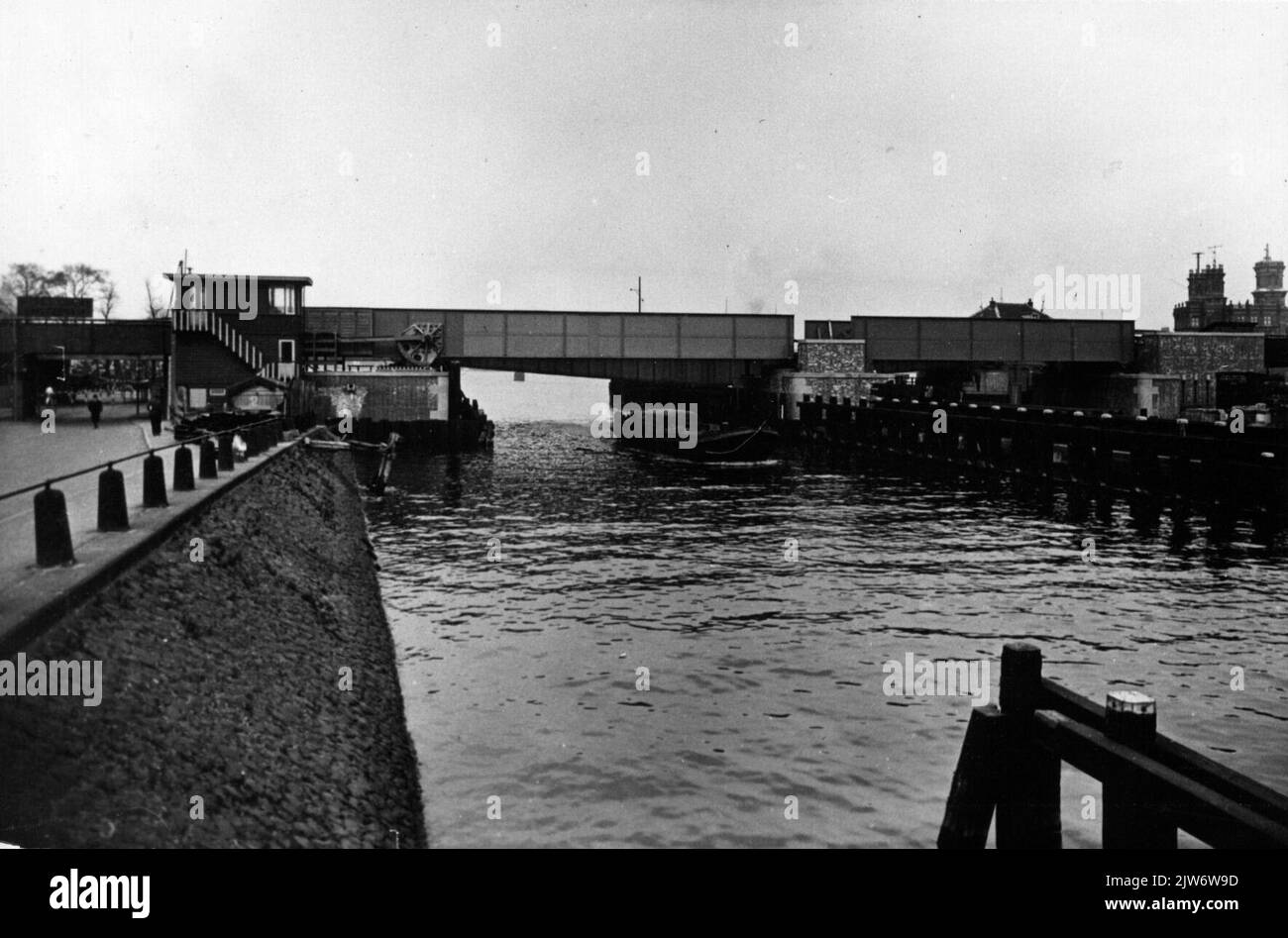 Panorama de la ville d'Utrecht, de la tour Dom, au nord-est; au milieu du bureau de la compagnie d'assurance vie Piëtas (Drift 9). Banque D'Images