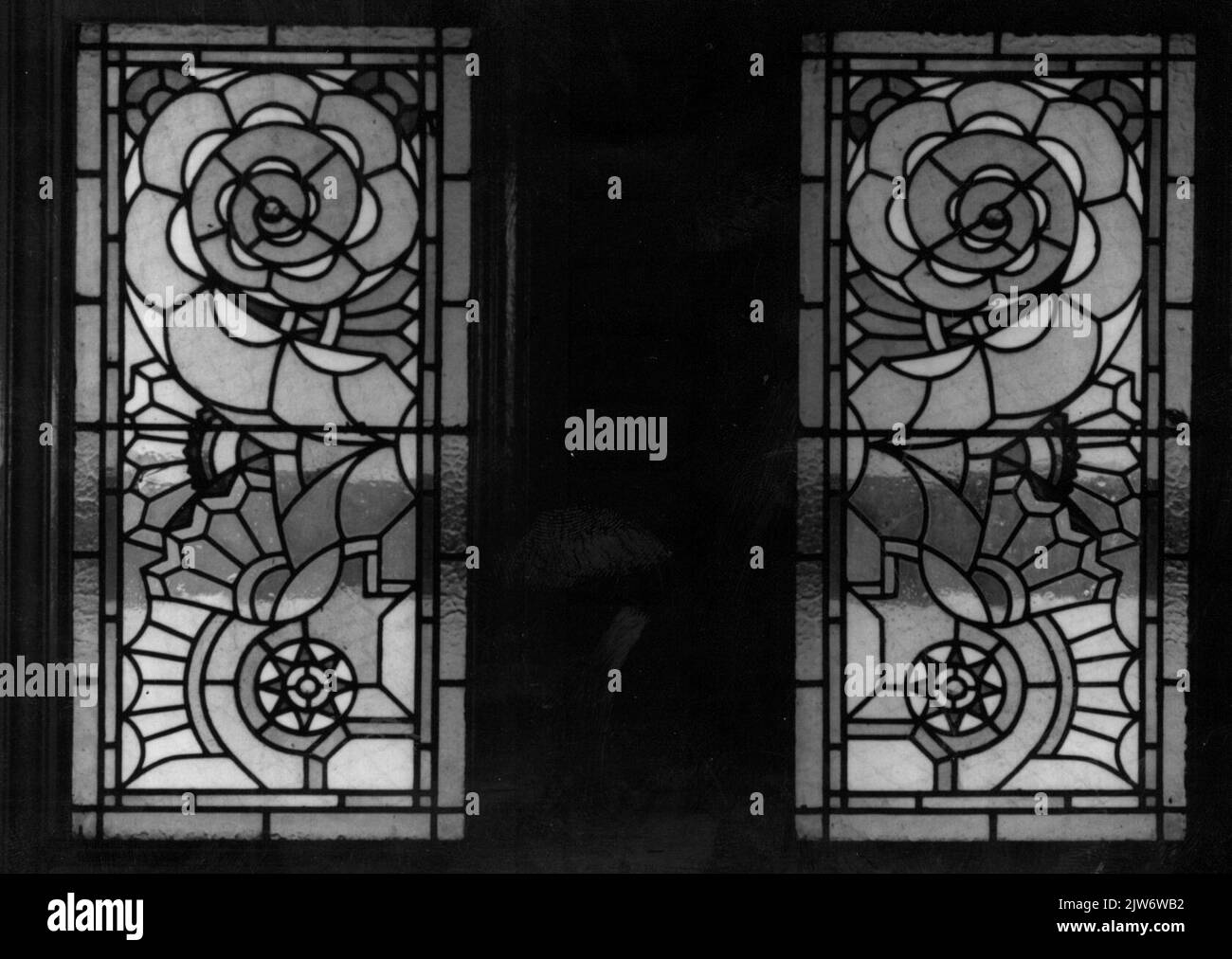 Image d'une fenêtre en vitrail sur la façade de la plate-forme de la station N.S. Zandvoort aan Zee à Zandvoort aan Zee. Banque D'Images