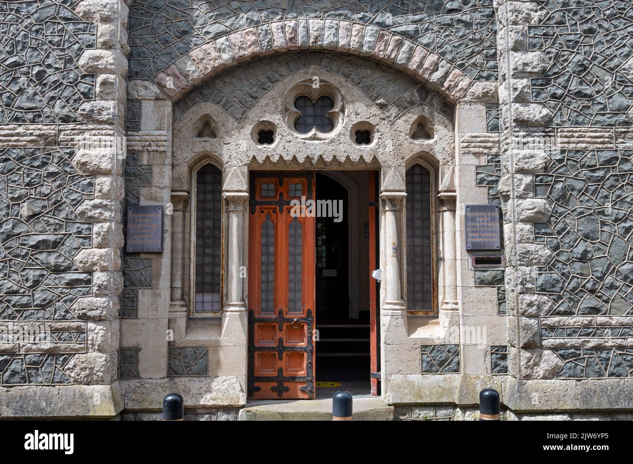 Caernarfon, Royaume-Uni- 11 juillet 2022: L'entrée du bureau du comté de Caernarfon, dans le nord du pays de Galles Banque D'Images