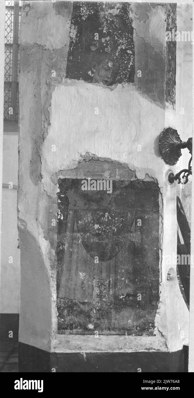 Intérieur du Buurkerk (Buurkerkhof) à Utrecht; vue d'une murale dans l'une des régions méridionales, représentant la figure du prêtre ou Saint Jacobus, cette peinture a été exposée en décembre 1921. Banque D'Images