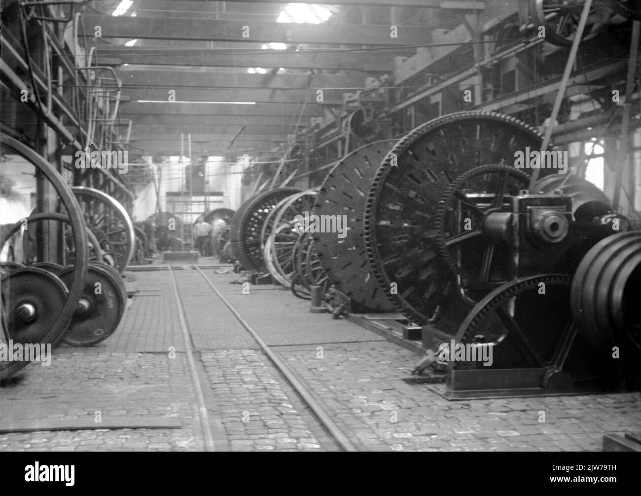 Intérieur de l'atelier central du S.A.M. à Haarlem : Wielendraaierij (hall 40). Banque D'Images